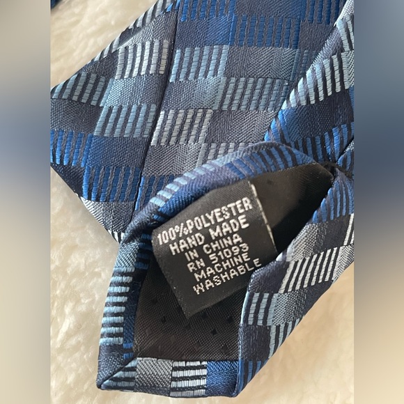 Hagar Ties Bundle of 3 Polyester All Silk Polka-dot Paisley Geometric - Picture 4 of 9